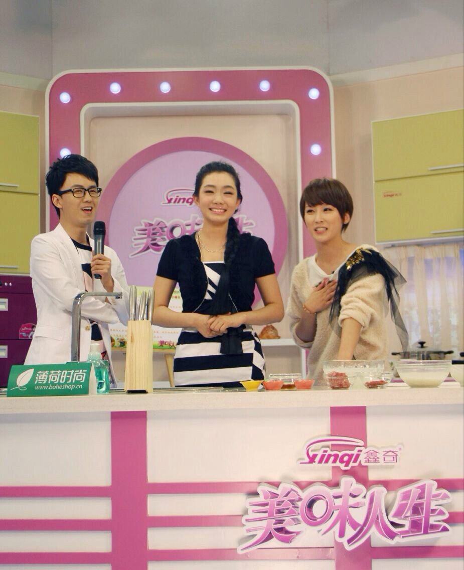 杜娟出席活动前后照片