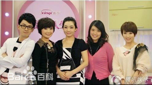 杜娟出席活动前后照片