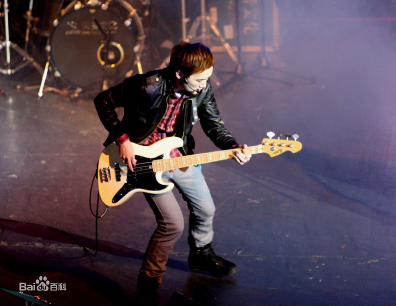 东城卫(D.C.W)上海行前后照片