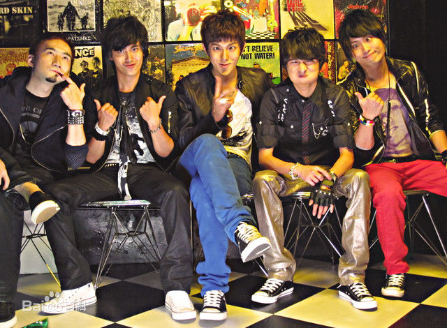 东城卫(D.C.W)活动图素颜照相册