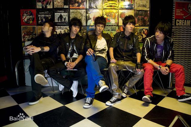 东城卫(D.C.W)活动图素颜照相册