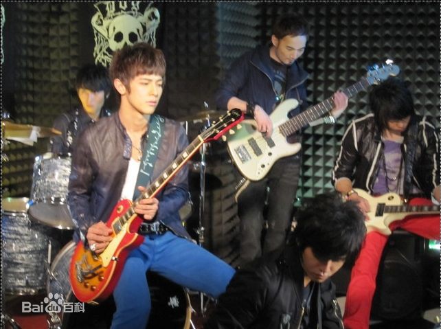 东城卫(D.C.W)活动图素颜照相册