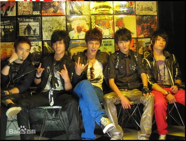 东城卫(D.C.W)活动图素颜照相册