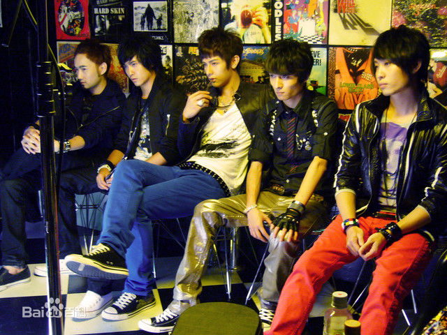 东城卫(D.C.W)活动图素颜照相册