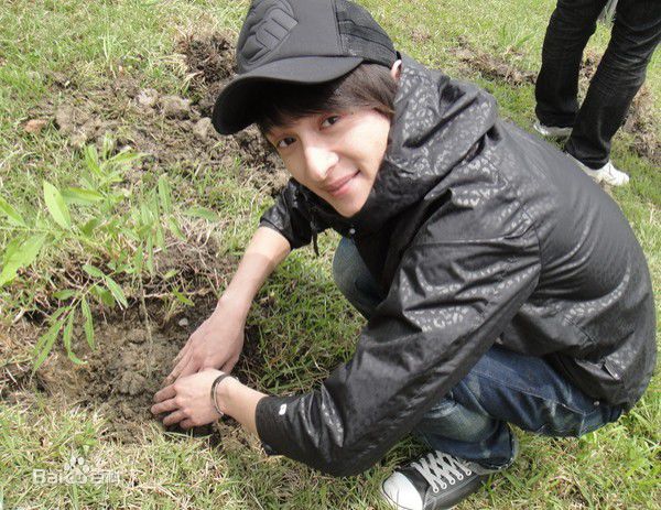 东城卫(D.C.W)2011年0423百万森林种树活动生活照