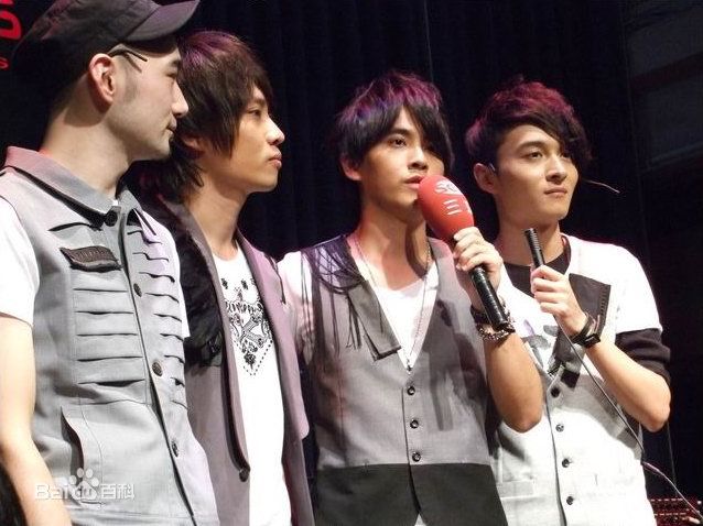 东城卫(D.C.W)20100724台北河岸发片签唱会壁纸壁纸