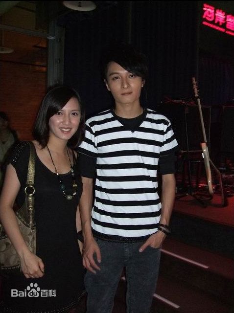 东城卫(D.C.W)20100724台北河岸发片签唱会壁纸壁纸