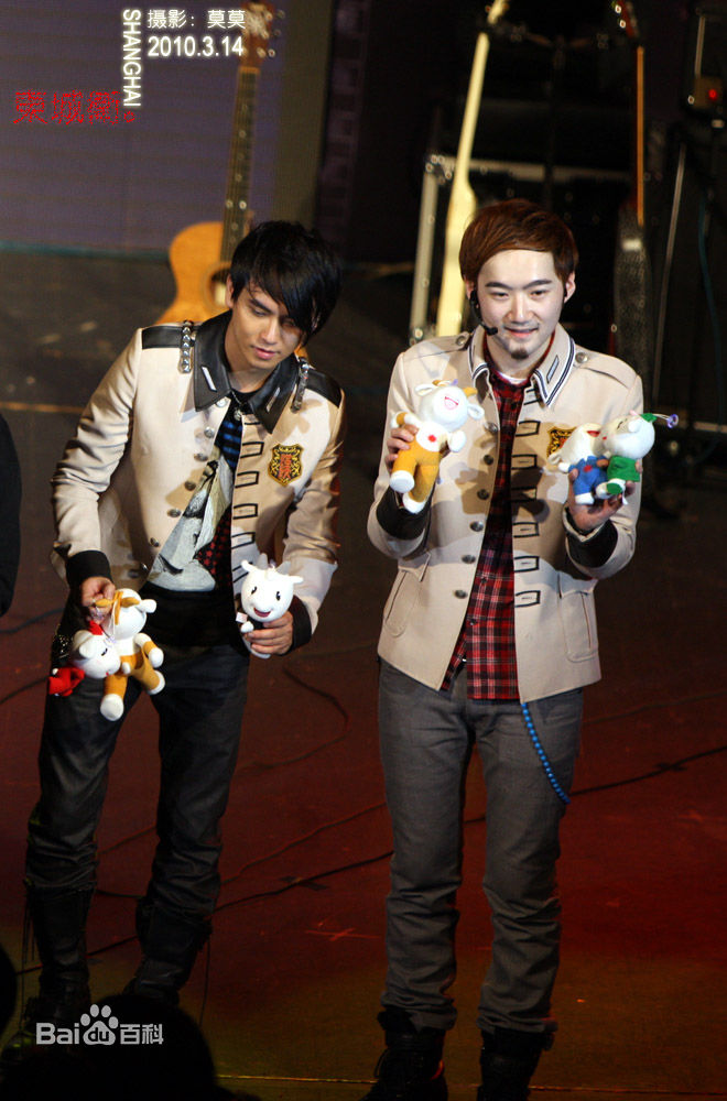 东城卫(D.C.W)20100724台北河岸发片签唱会壁纸壁纸