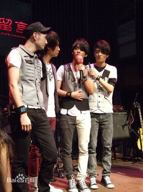 东城卫(D.C.W)20100724台北河岸发片签唱会壁纸壁纸