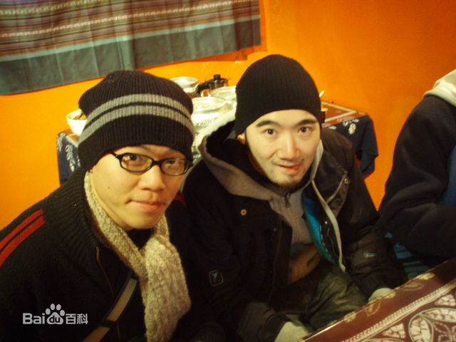 东城卫(D.C.W)工作生活照壁纸壁纸