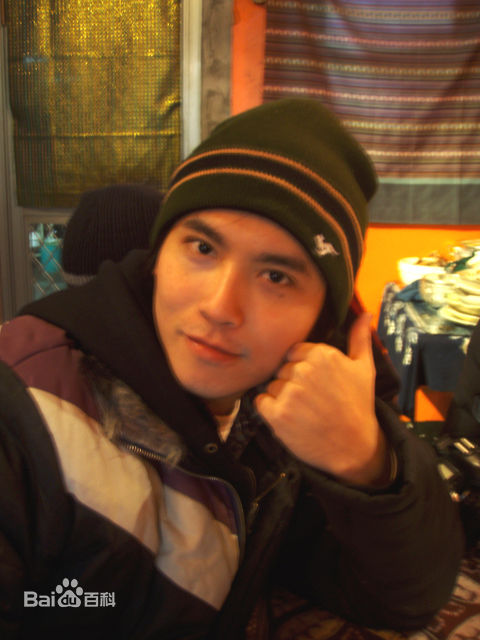 东城卫(D.C.W)工作生活照壁纸壁纸