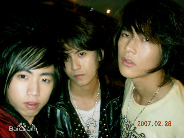 东城卫(D.C.W)工作生活照壁纸壁纸