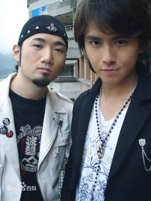 东城卫(D.C.W)工作生活照壁纸壁纸