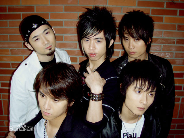 东城卫(D.C.W)工作生活照壁纸壁纸