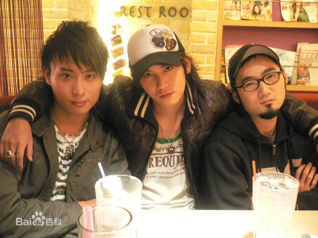 东城卫(D.C.W)工作生活照壁纸壁纸