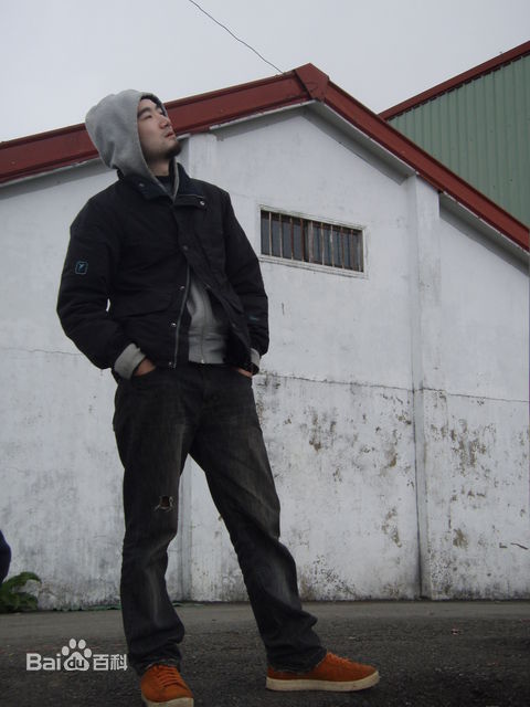 东城卫(D.C.W)工作生活照壁纸壁纸