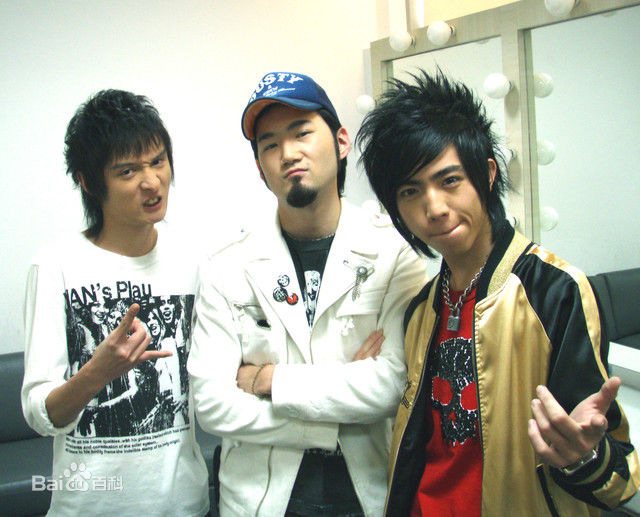 东城卫(D.C.W)工作生活照壁纸壁纸