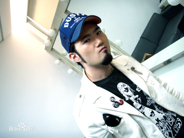 东城卫(D.C.W)工作生活照壁纸壁纸