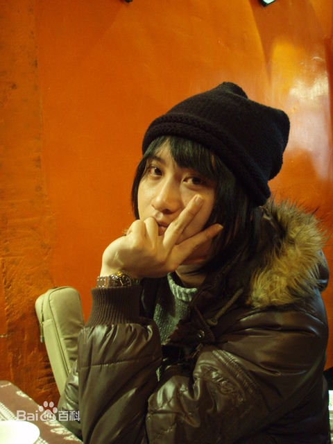 东城卫(D.C.W)工作生活照壁纸壁纸