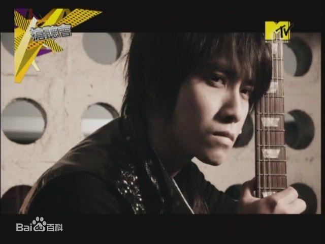 最新陈德修(Shumetheny)在《够爱》MV图片中的壁纸