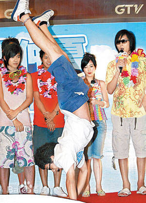 杨士萱(Julian)出席活动壁纸壁纸