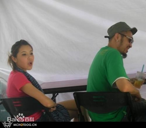 姚中仁(MC Hotdog)女友与儿子素颜照相册