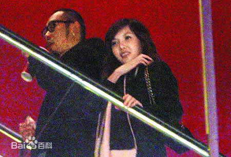 姚中仁(MC Hotdog)女友与儿子素颜照相册