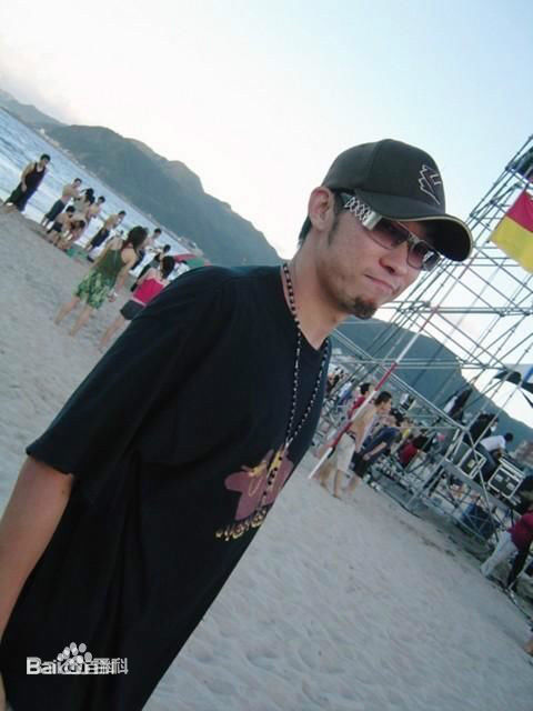 姚中仁(MC Hotdog)早期形象生活照