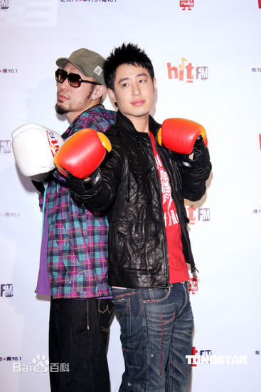 姚中仁(MC Hotdog)与合作艺人合影生活照相册