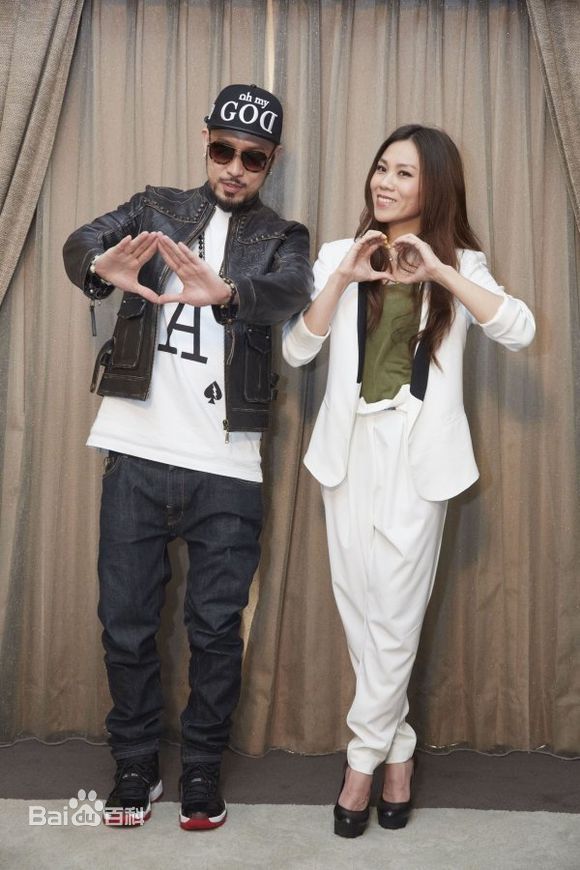 姚中仁(MC Hotdog)与合作艺人合影生活照相册