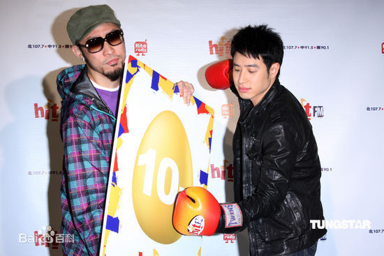 姚中仁(MC Hotdog)与合作艺人合影生活照相册