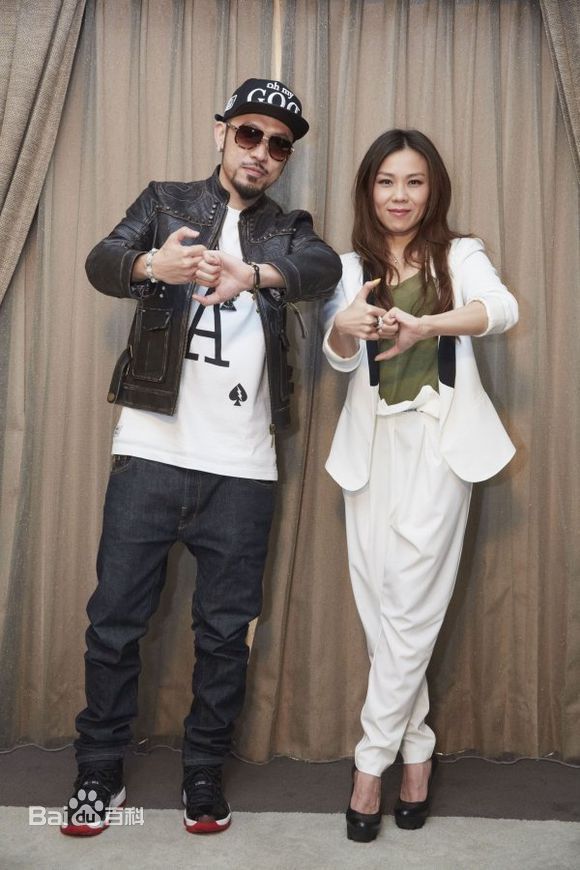 姚中仁(MC Hotdog)与合作艺人合影生活照相册