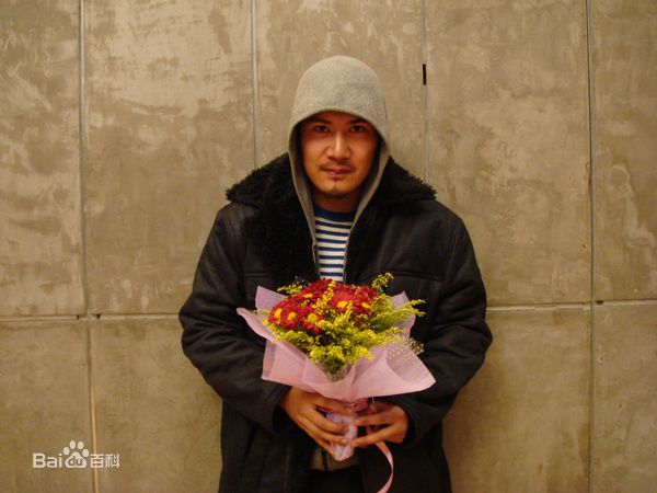 张隽溢张念骅性感图片图集