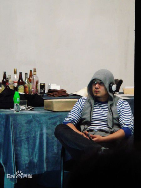 张隽溢张念骅性感图片图集