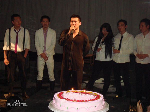 张隽溢出席活动性感图片壁纸