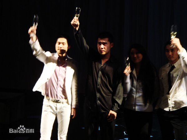 张隽溢出席活动性感图片壁纸