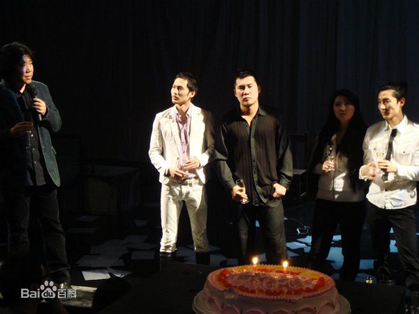 张隽溢演出照性感图片图集