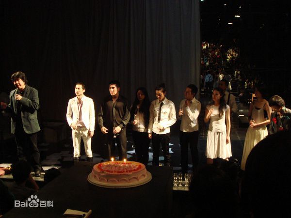 张隽溢演出照性感图片图集