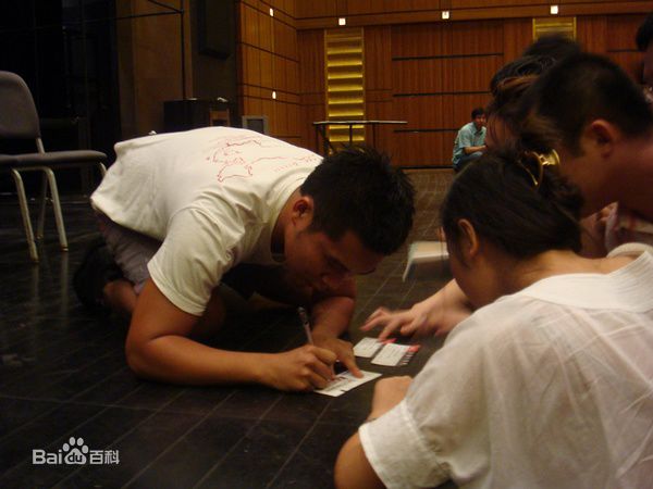 张隽溢演出照性感图片图集