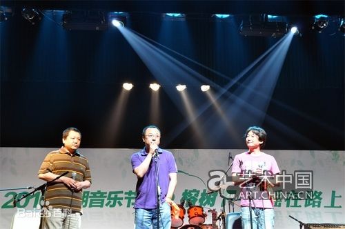 周云蓬出席活动前后照片