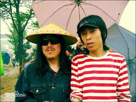 周云蓬出席活动前后照片