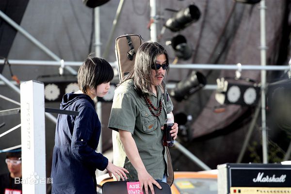 周云蓬出席活动前后照片