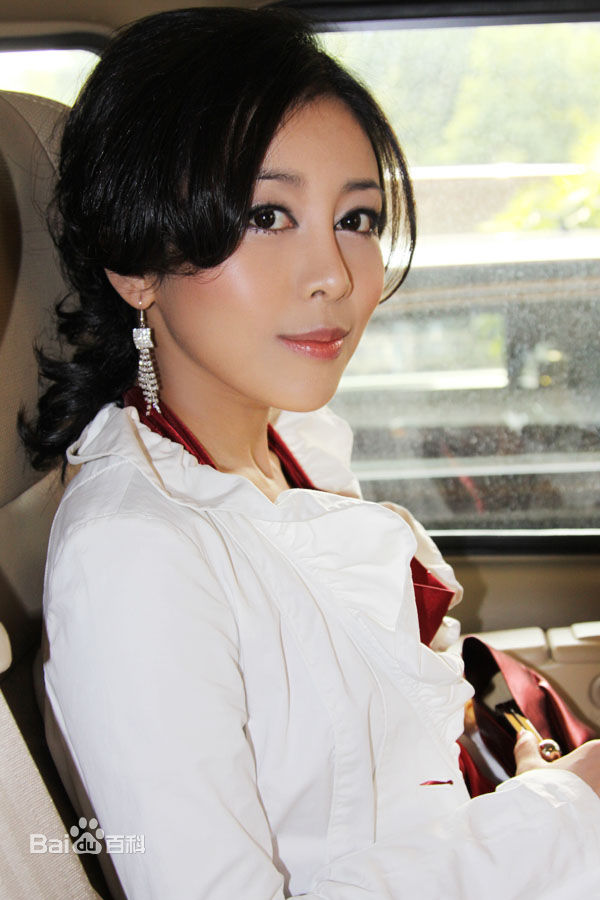 贾媛媛(YOLANDA JIA;JIAYUANYUAN)出席典礼红地毯壁纸壁纸