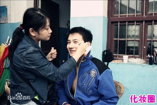 李佑伟生日拍摄前后照片