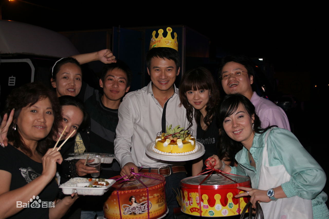 李佑伟生日拍摄前后照片