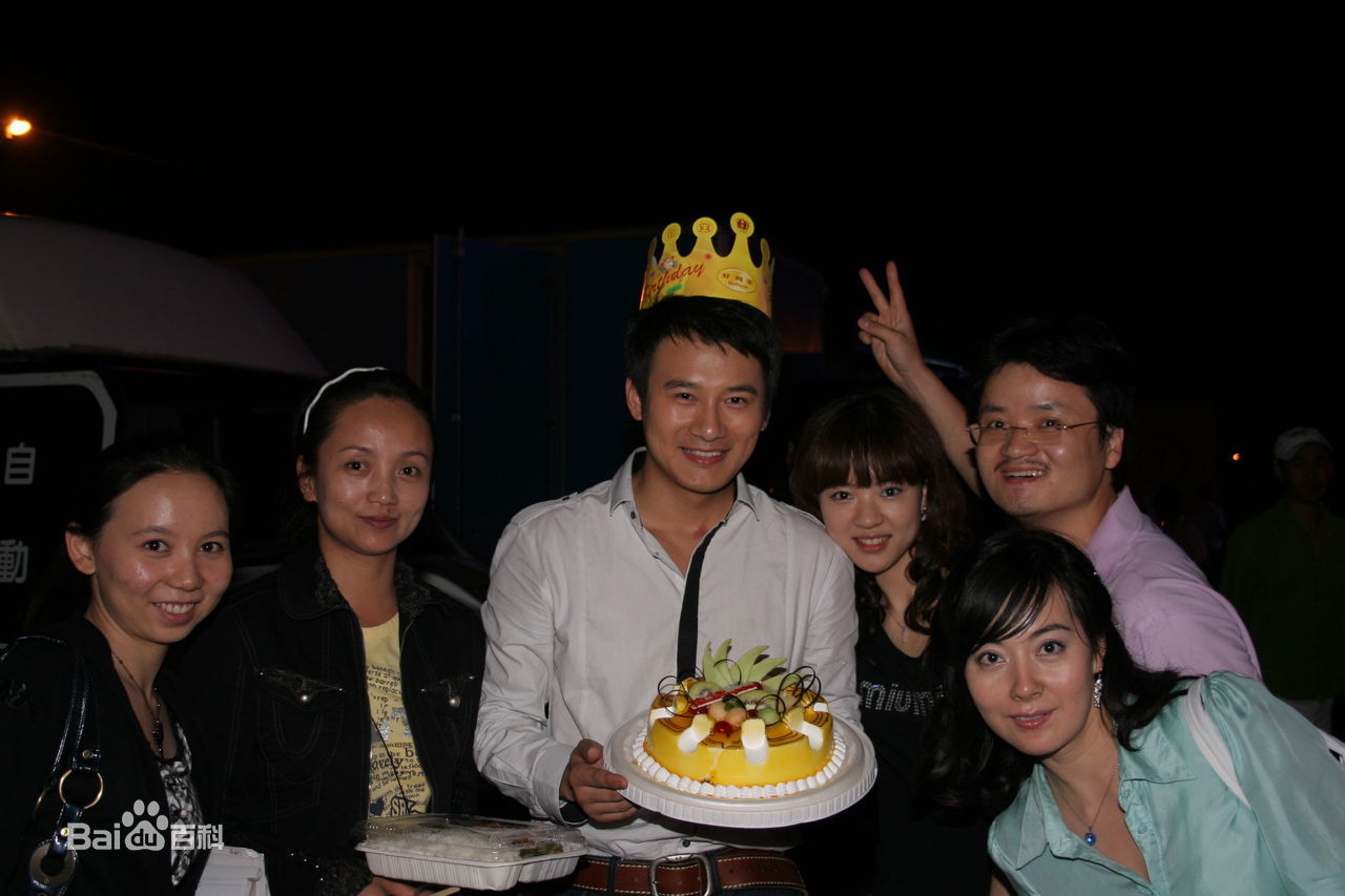 李佑伟生日拍摄前后照片