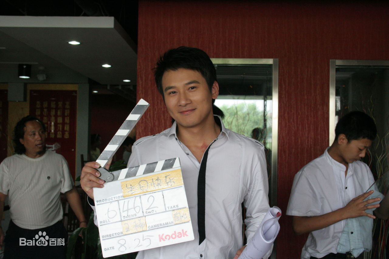 李佑伟生日拍摄前后照片