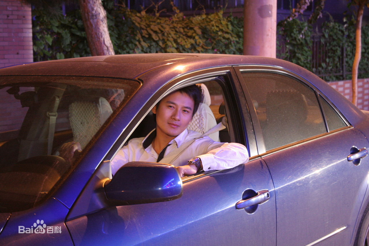 李佑伟生日拍摄前后照片