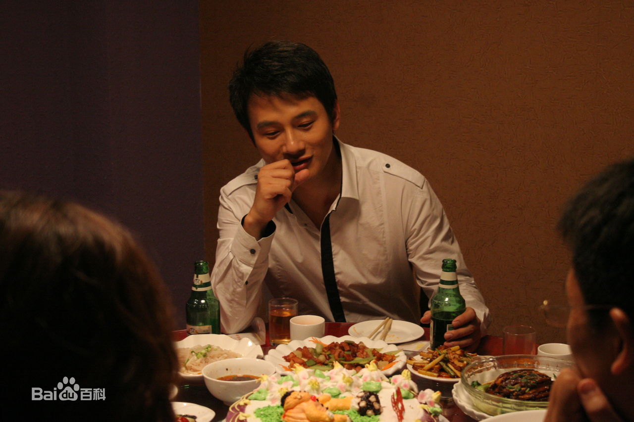 李佑伟生日拍摄前后照片