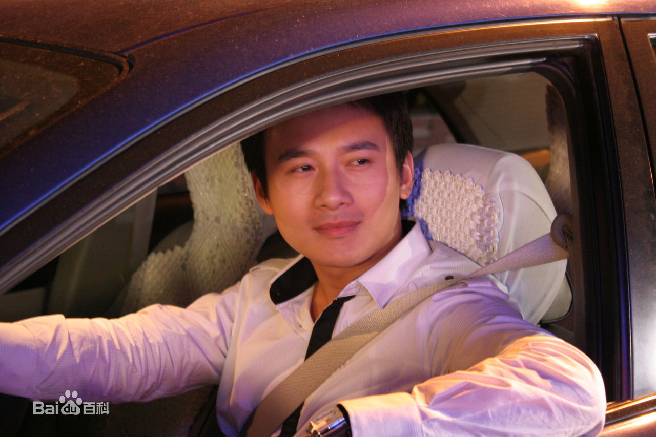 李佑伟生日拍摄前后照片